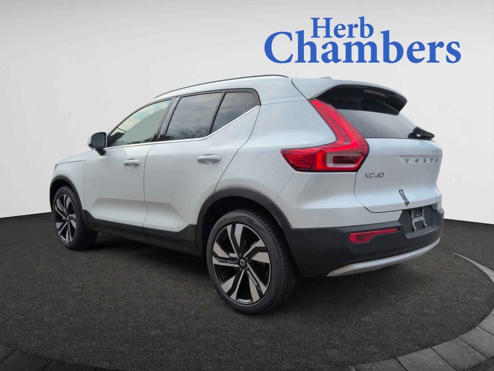 new 2025 Volvo XC40 car, priced at $49,810