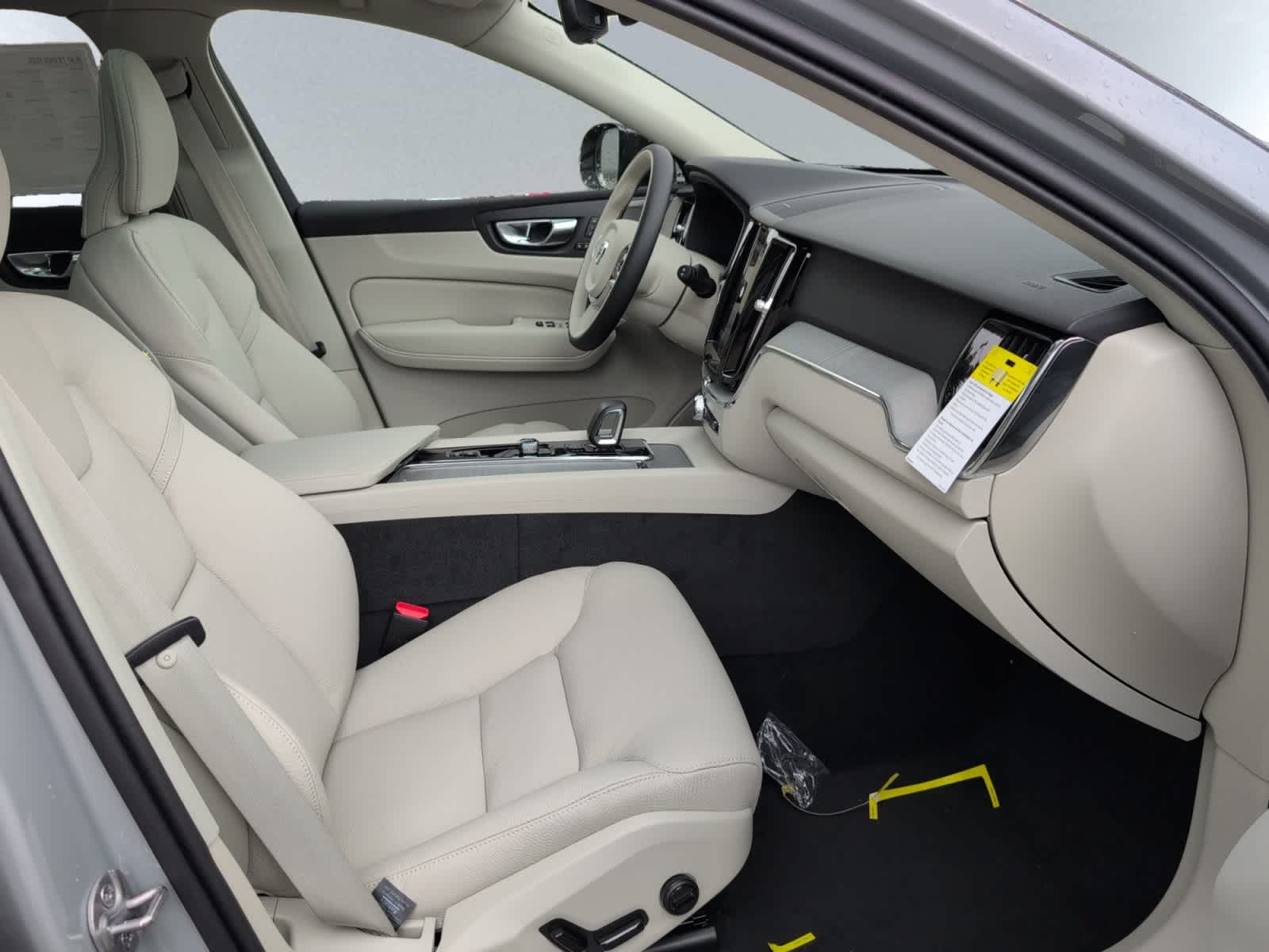 new 2025 Volvo XC60 plug-in hybrid car, priced at $67,405