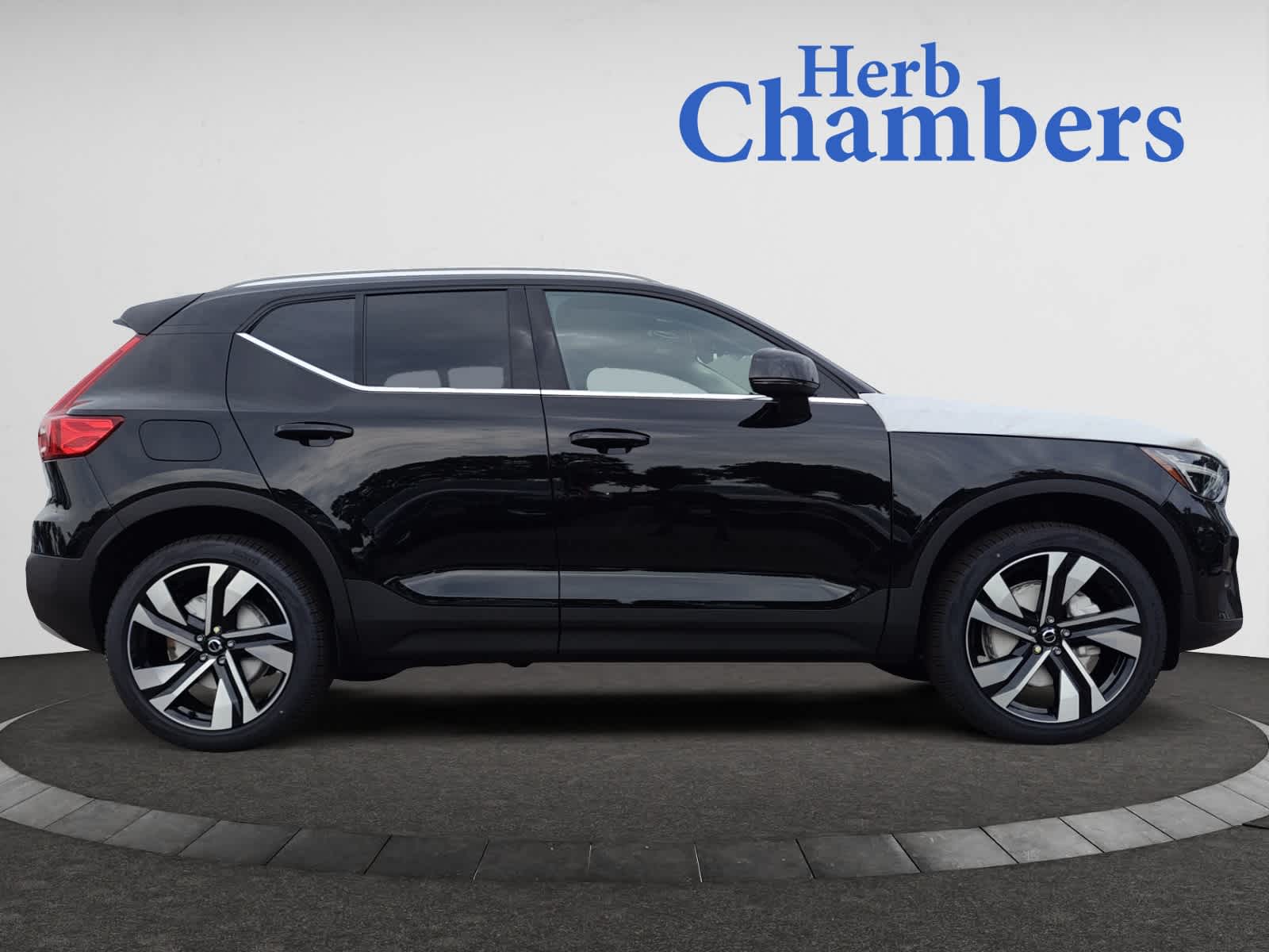 new 2025 Volvo XC40 car, priced at $51,040