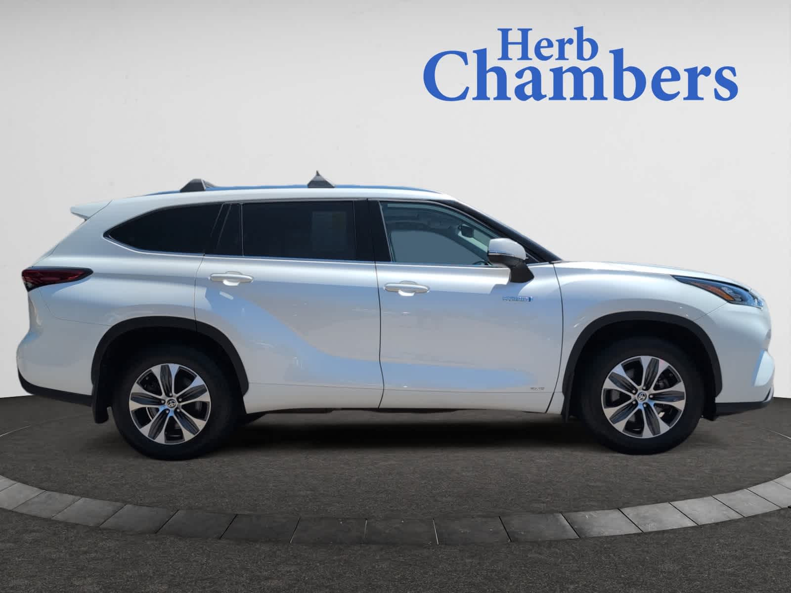 used 2020 Toyota Highlander Hybrid car, priced at $33,998