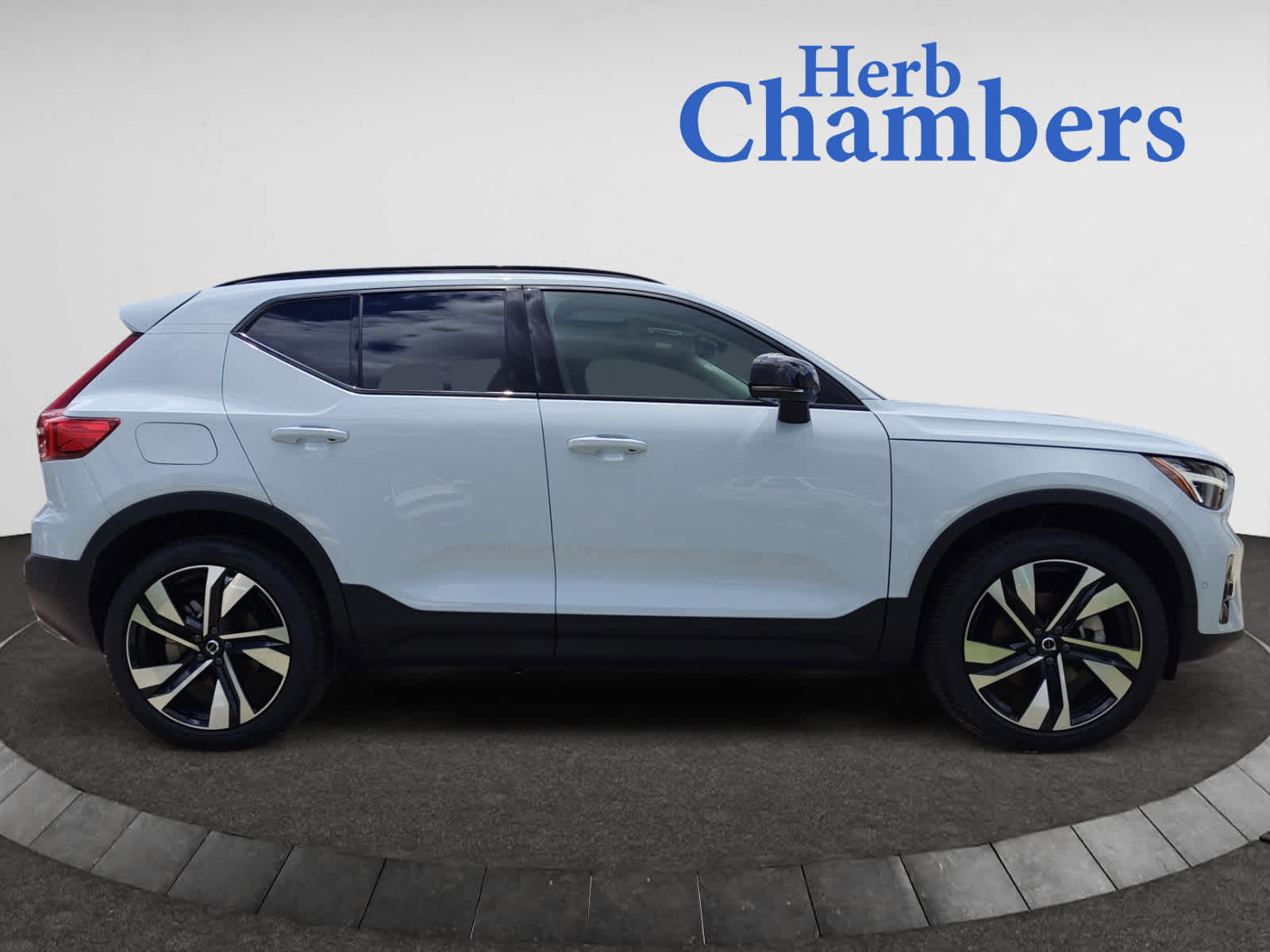 new 2024 Volvo XC40 car, priced at $52,410