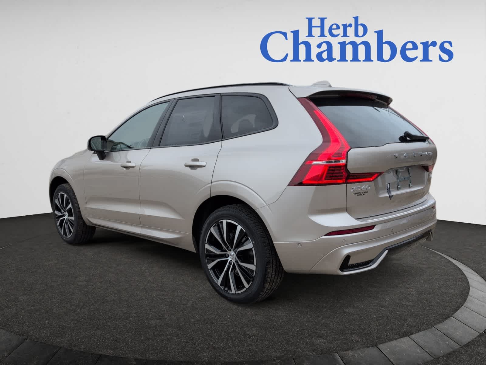 new 2025 Volvo XC60 car, priced at $55,335