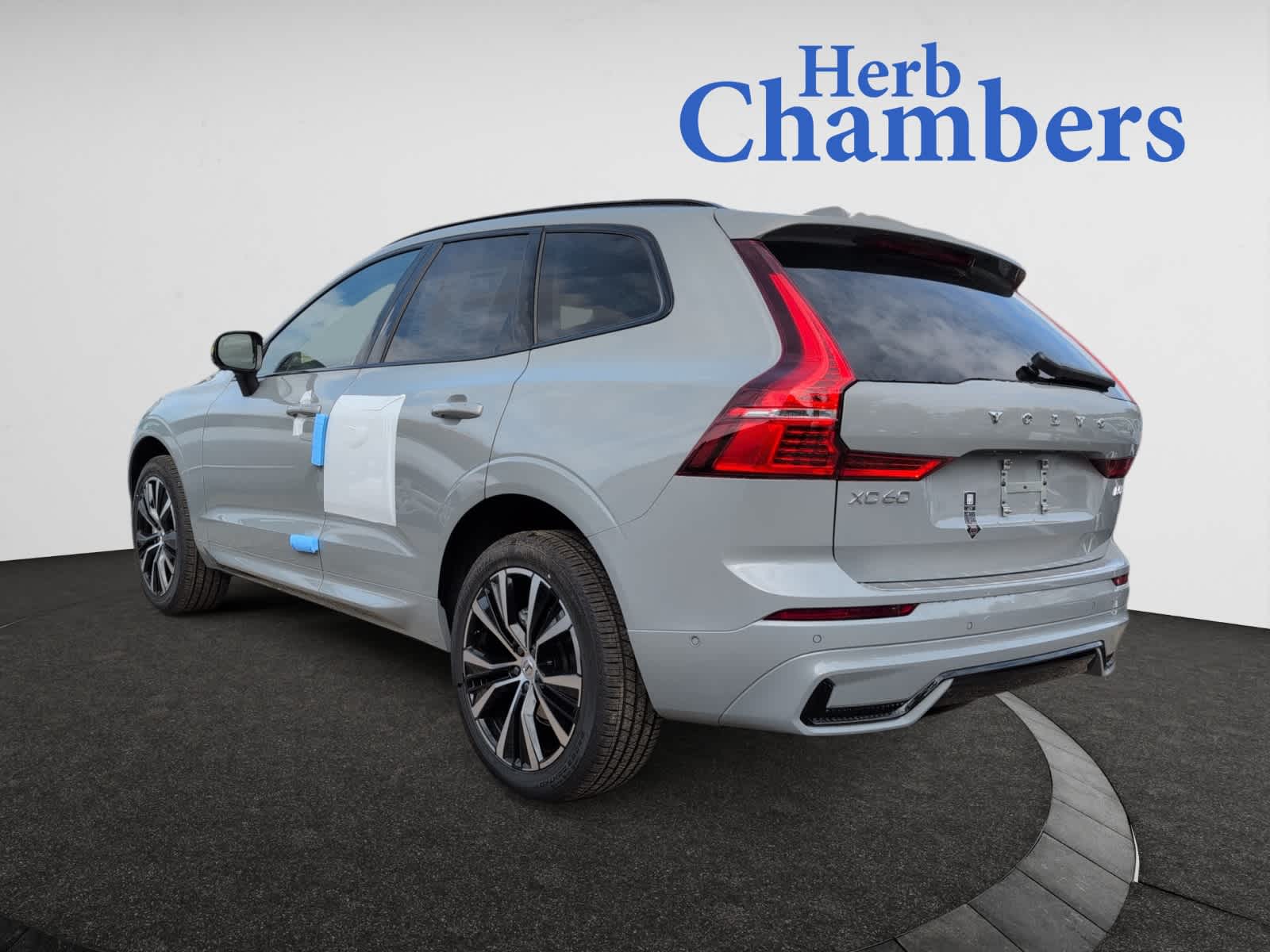 new 2025 Volvo XC60 car, priced at $55,335