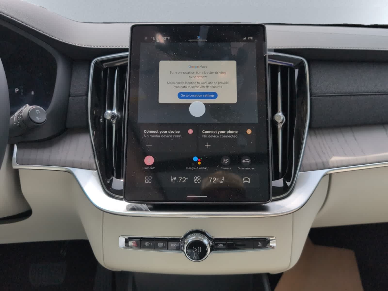 new 2025 Volvo XC90 car, priced at $73,085