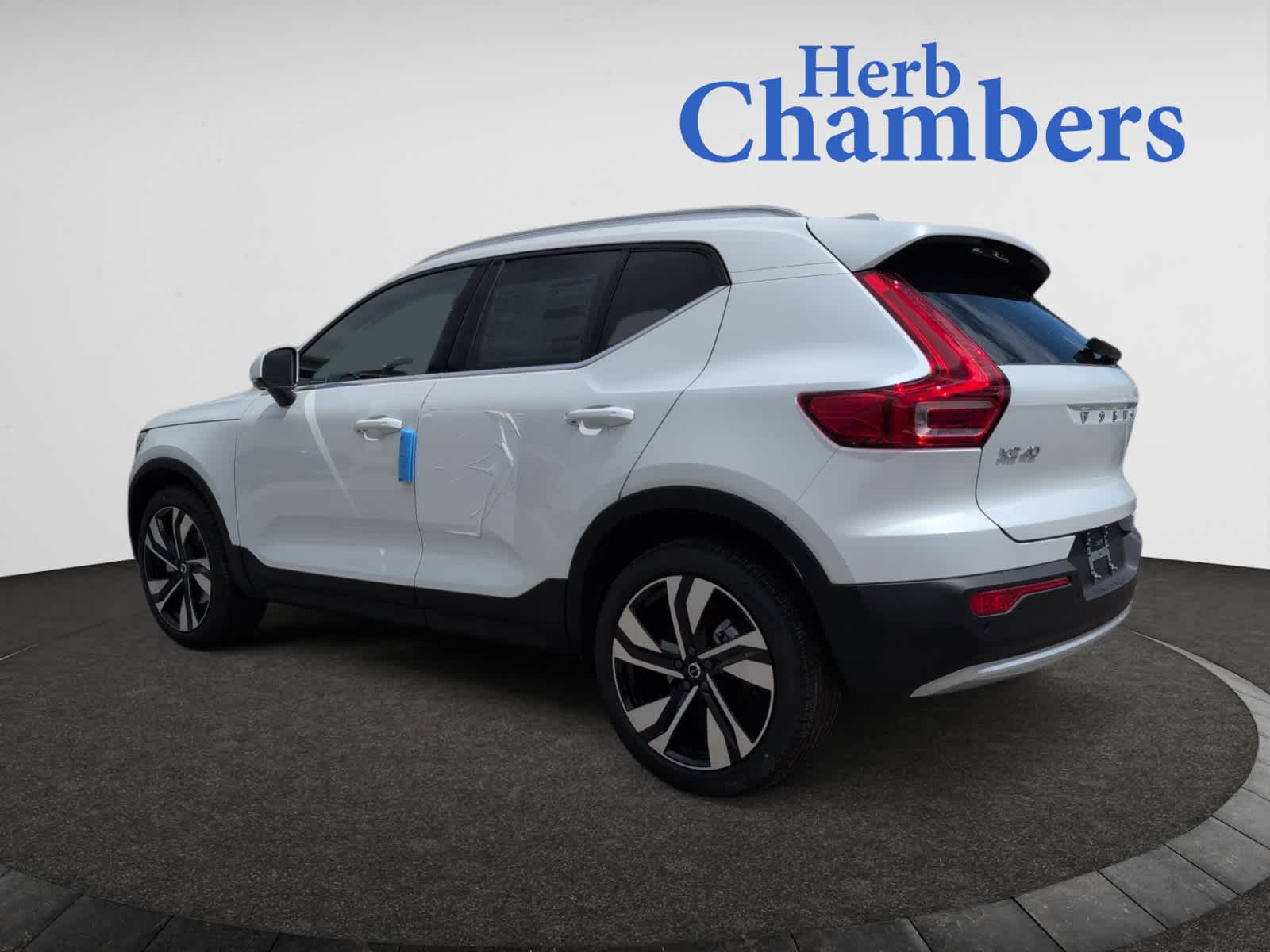 new 2025 Volvo XC40 car, priced at $49,810