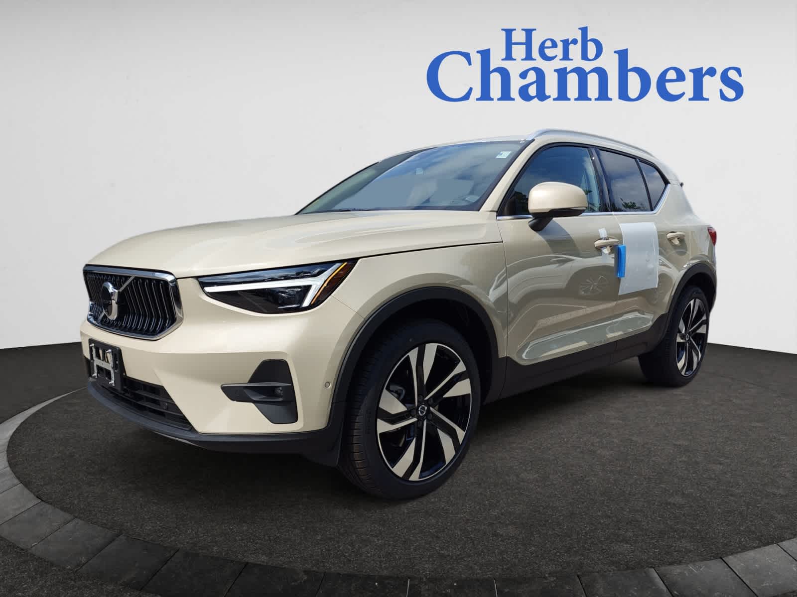 new 2025 Volvo XC40 car, priced at $51,040