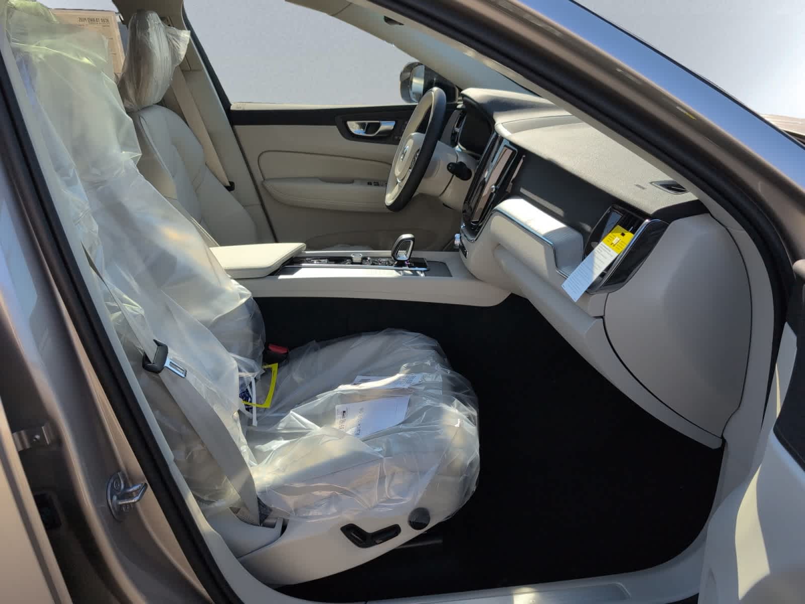 new 2025 Volvo XC60 plug-in hybrid car, priced at $66,260