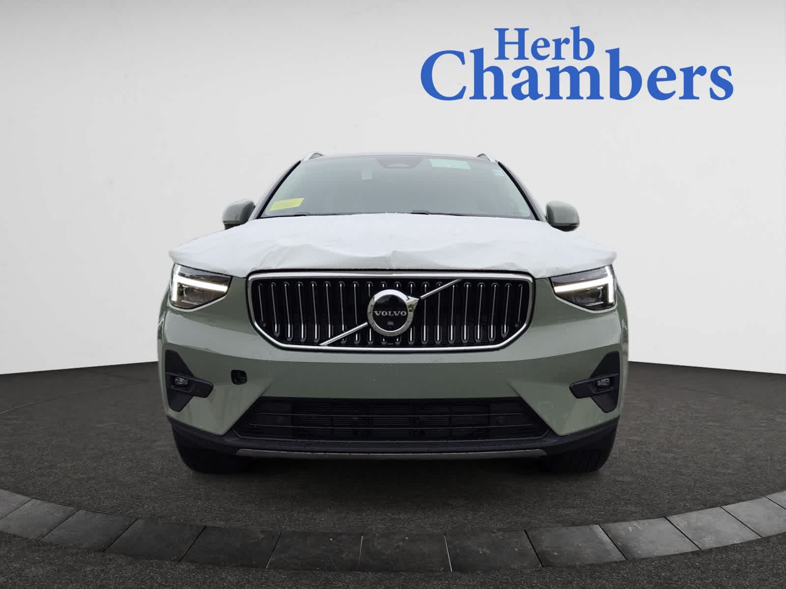 new 2025 Volvo XC40 car, priced at $51,040