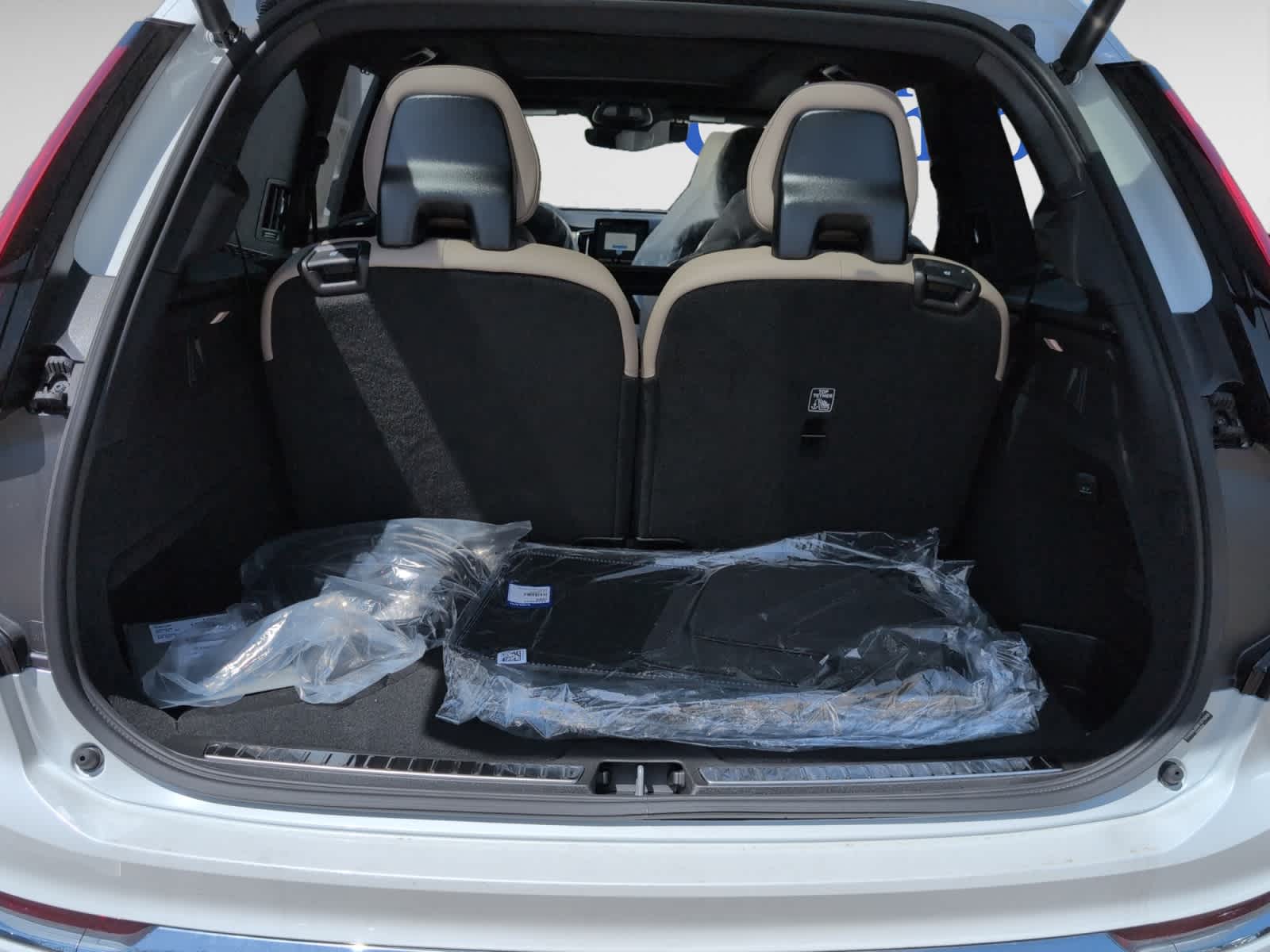 new 2025 Volvo XC90 plug-in hybrid car, priced at $82,735