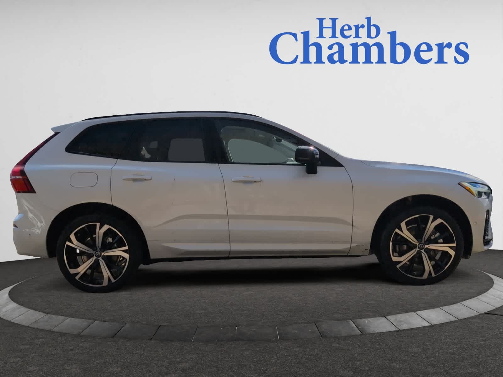 new 2025 Volvo XC60 plug-in hybrid car, priced at $71,485