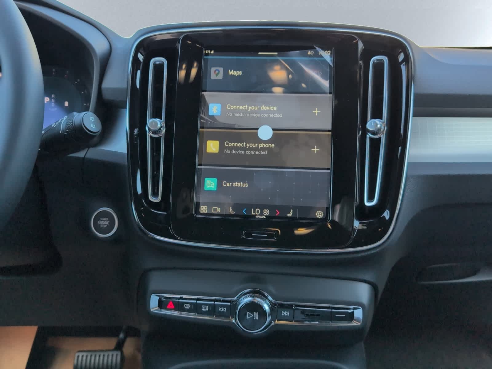 new 2025 Volvo XC40 car, priced at $42,365