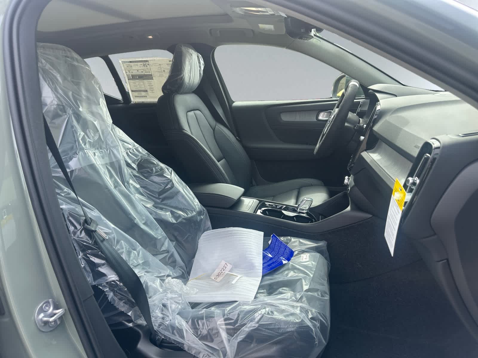 new 2025 Volvo XC40 car, priced at $51,565