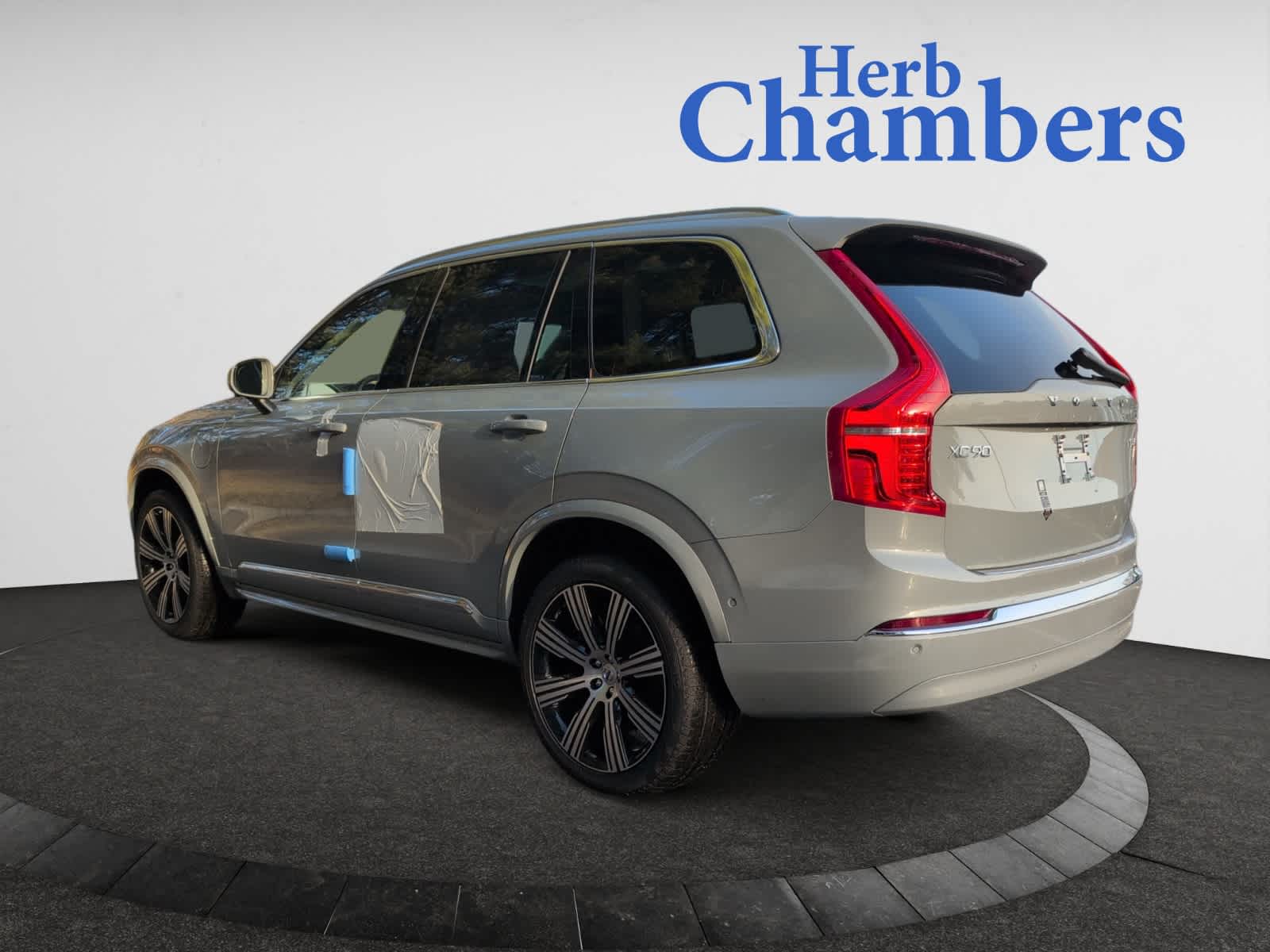 new 2025 Volvo XC90 plug-in hybrid car, priced at $81,765