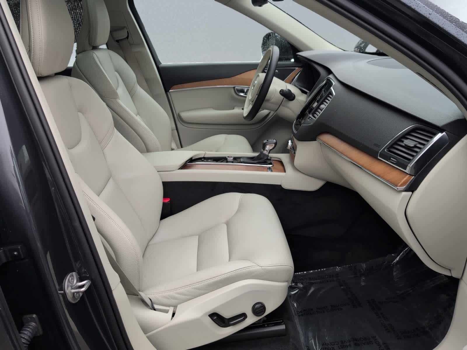 used 2022 Volvo XC90 car, priced at $41,998