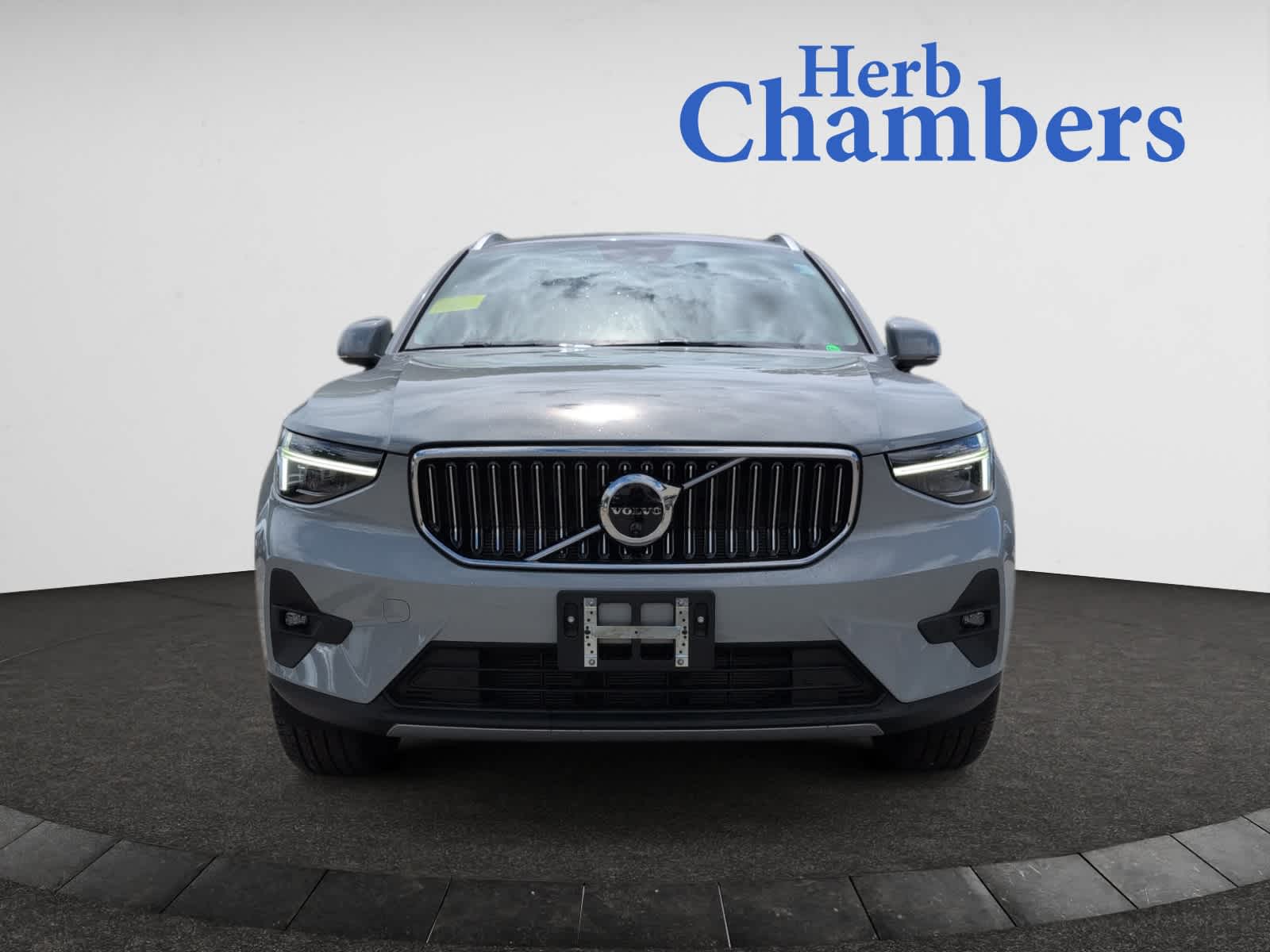 new 2025 Volvo XC40 car, priced at $52,235
