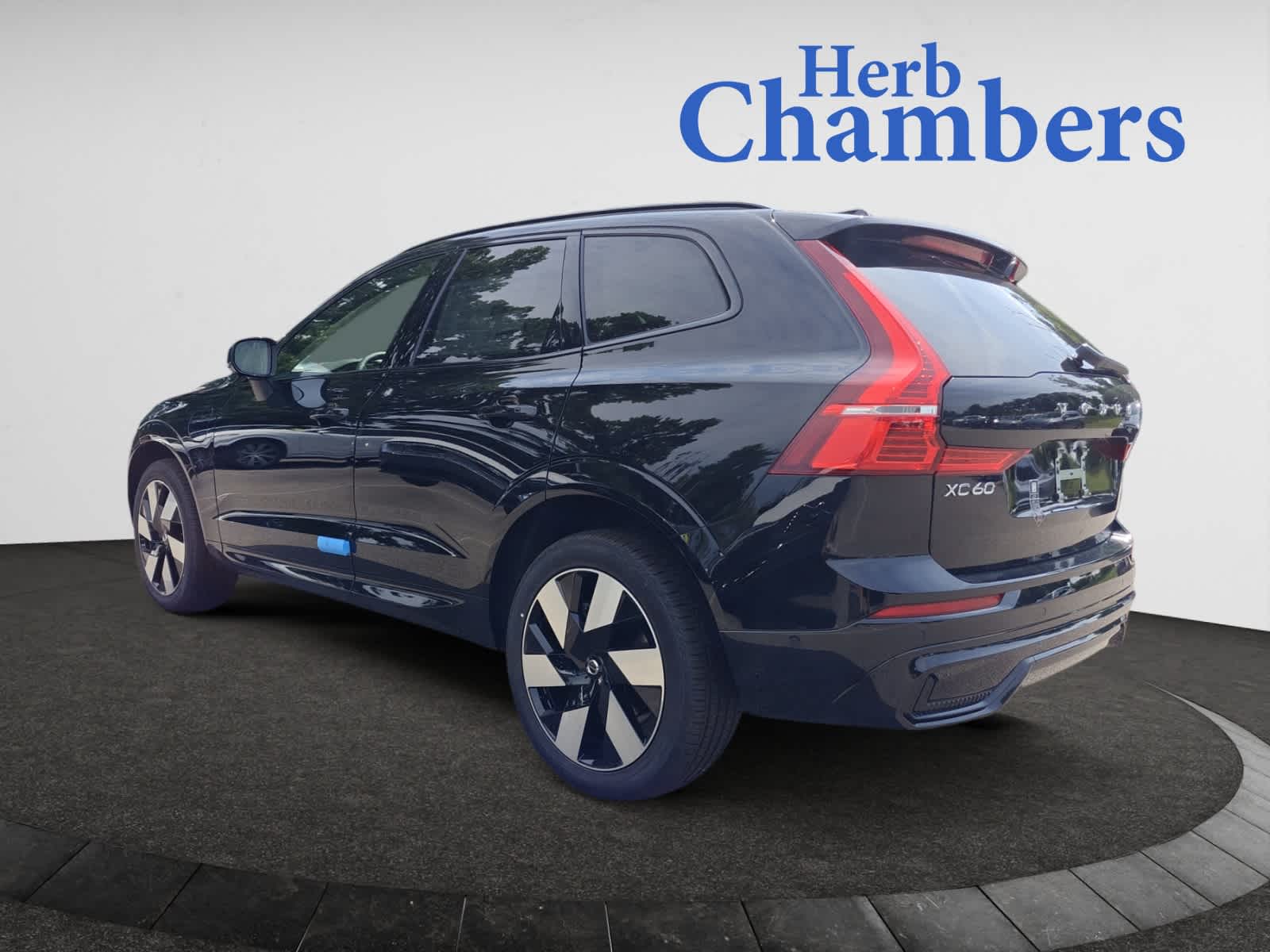 new 2025 Volvo XC60 plug-in hybrid car, priced at $67,040