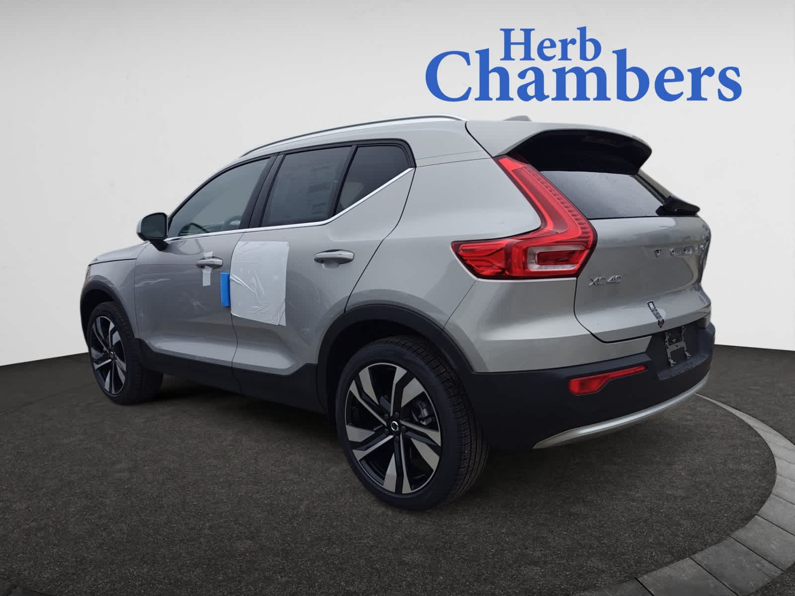 new 2025 Volvo XC40 car, priced at $50,375