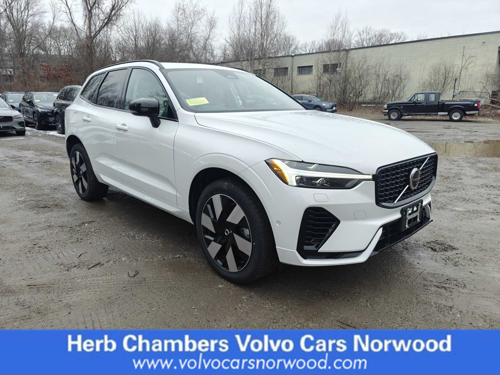 new 2024 Volvo XC60 plug-in hybrid car, priced at $67,290