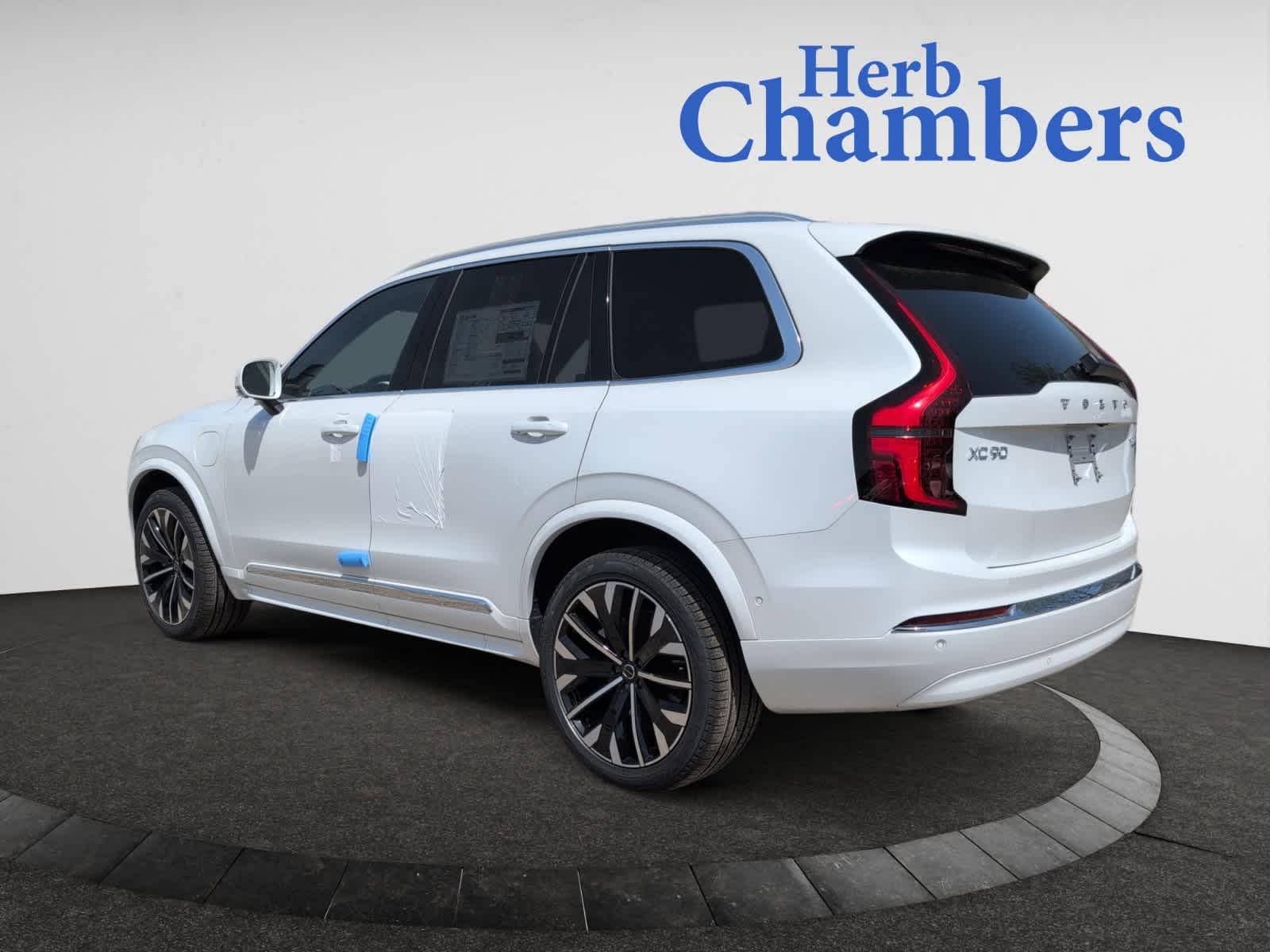 new 2025 Volvo XC90 plug-in hybrid car, priced at $82,735