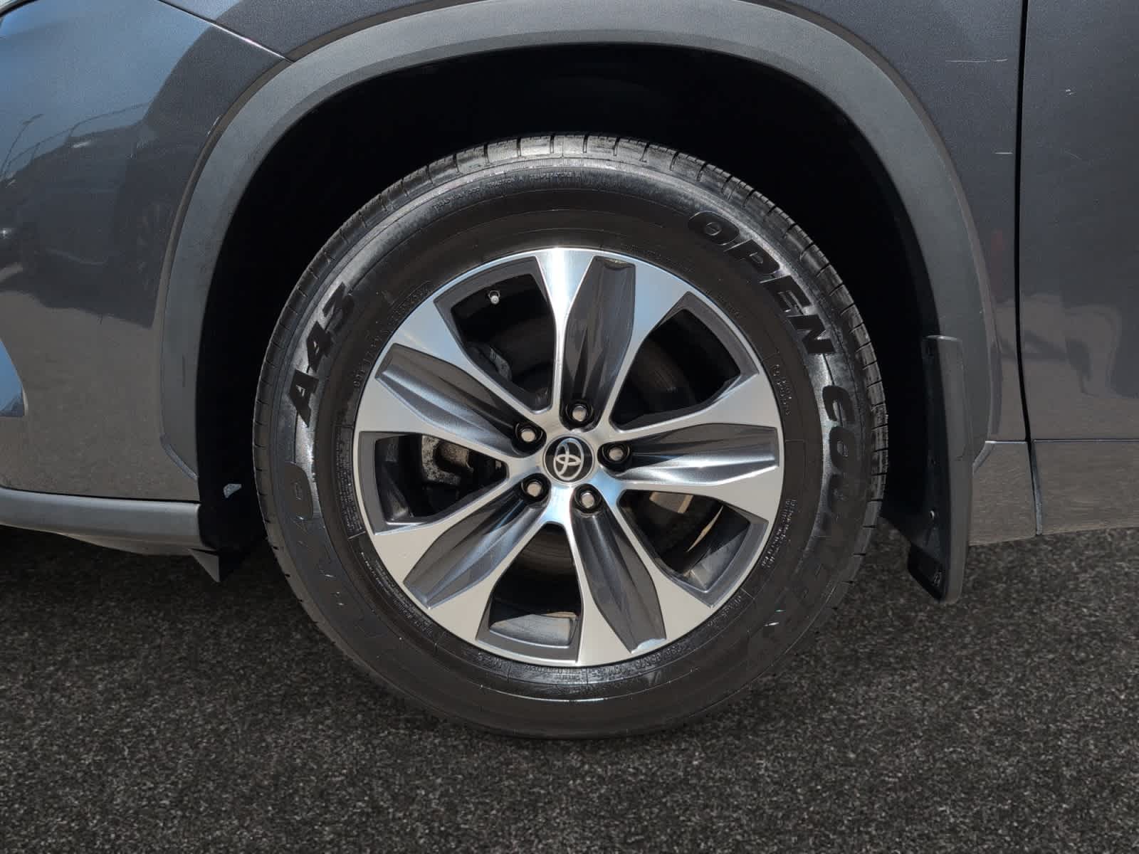 used 2022 Toyota Highlander car, priced at $37,998