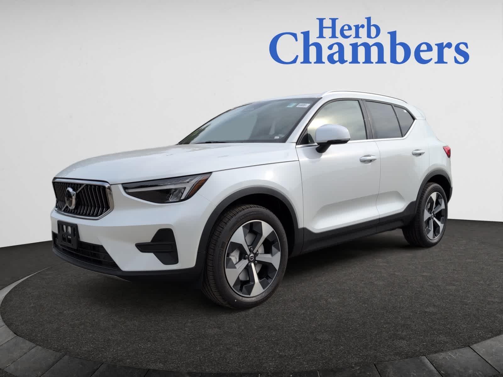 new 2025 Volvo XC40 car, priced at $46,465