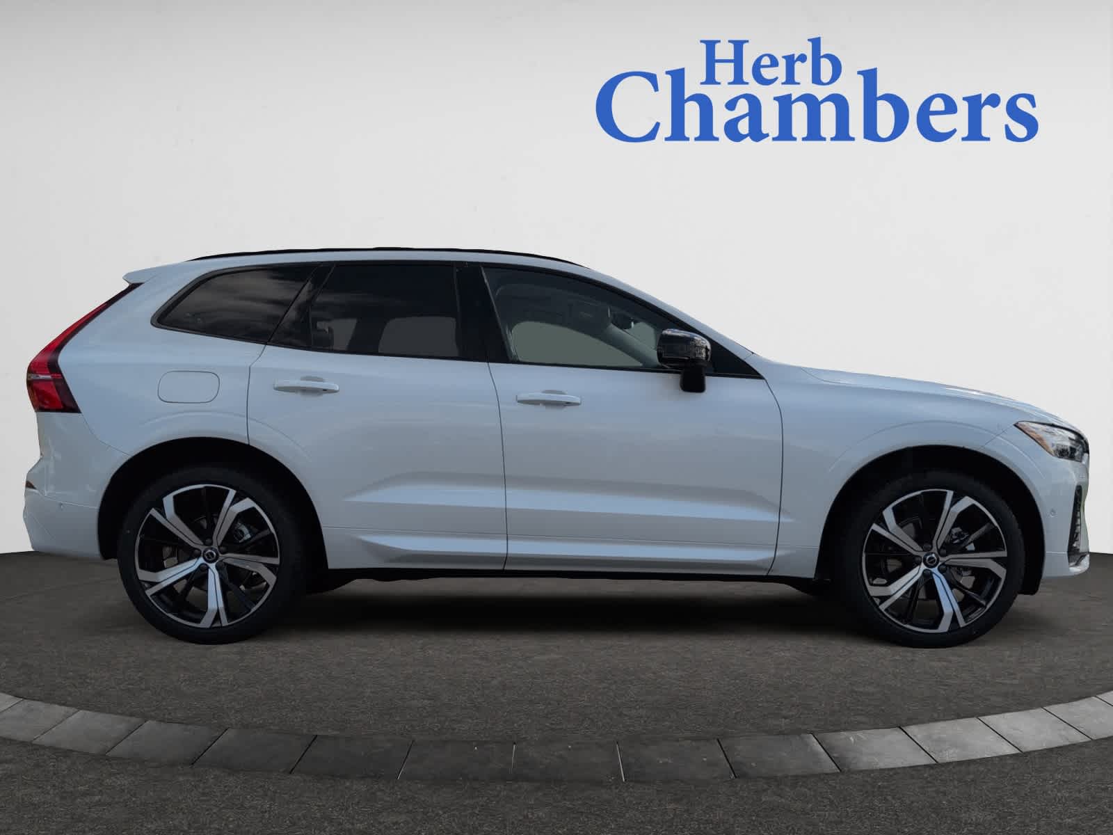 new 2025 Volvo XC60 car, priced at $61,625