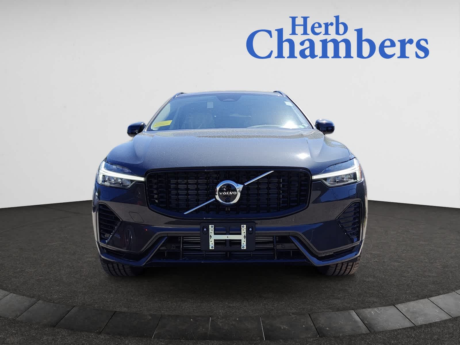 new 2025 Volvo XC60 plug-in hybrid car, priced at $67,425