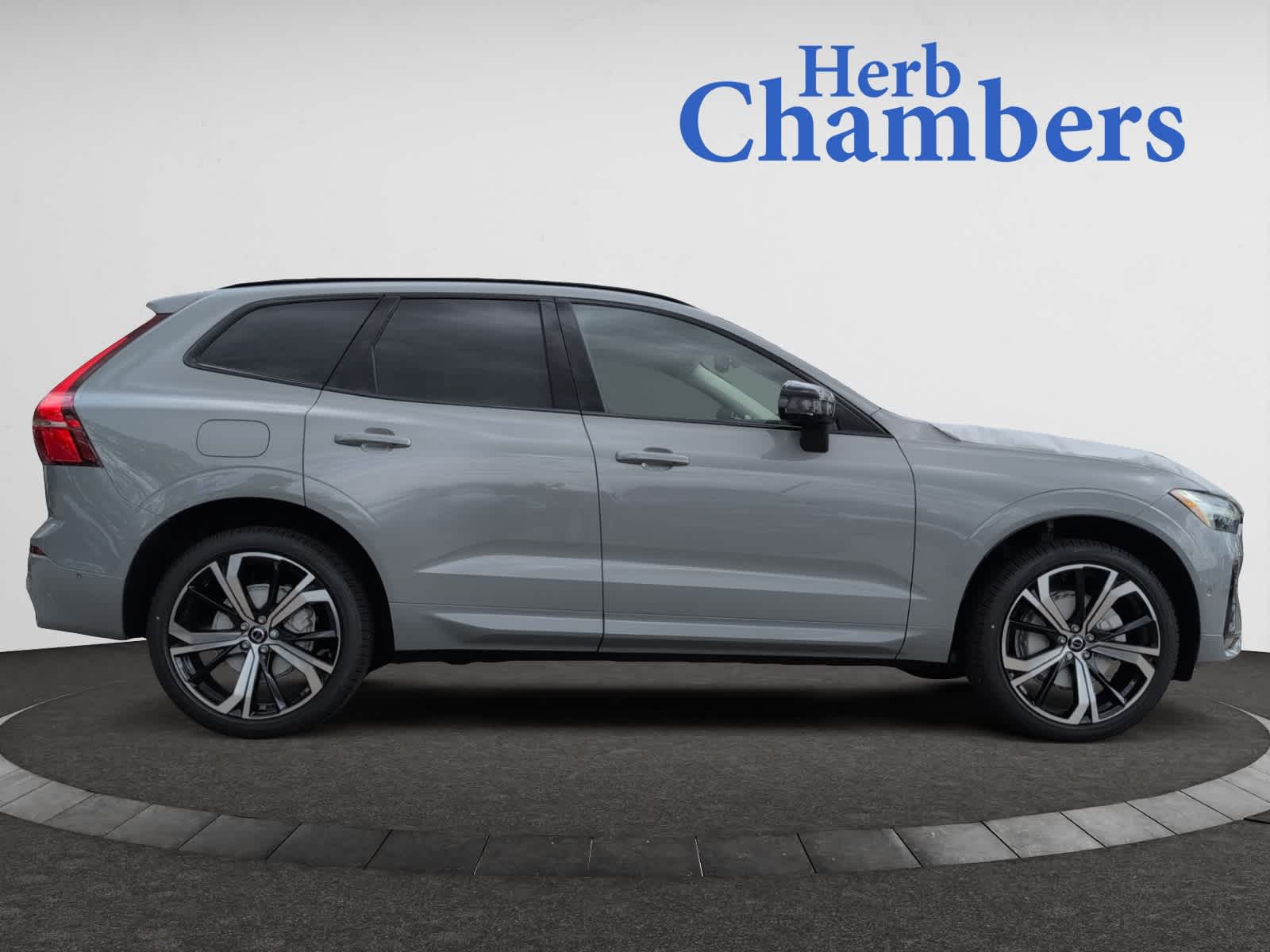 new 2025 Volvo XC60 car, priced at $61,400