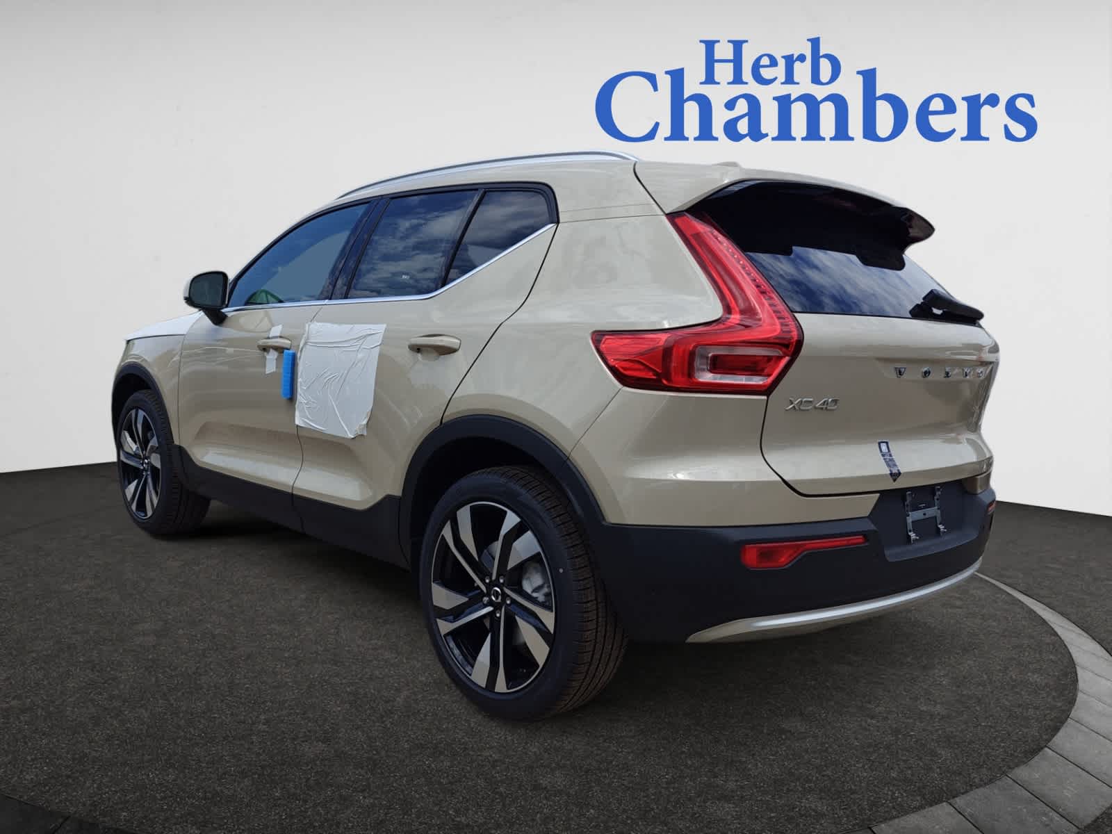 new 2025 Volvo XC40 car, priced at $51,040