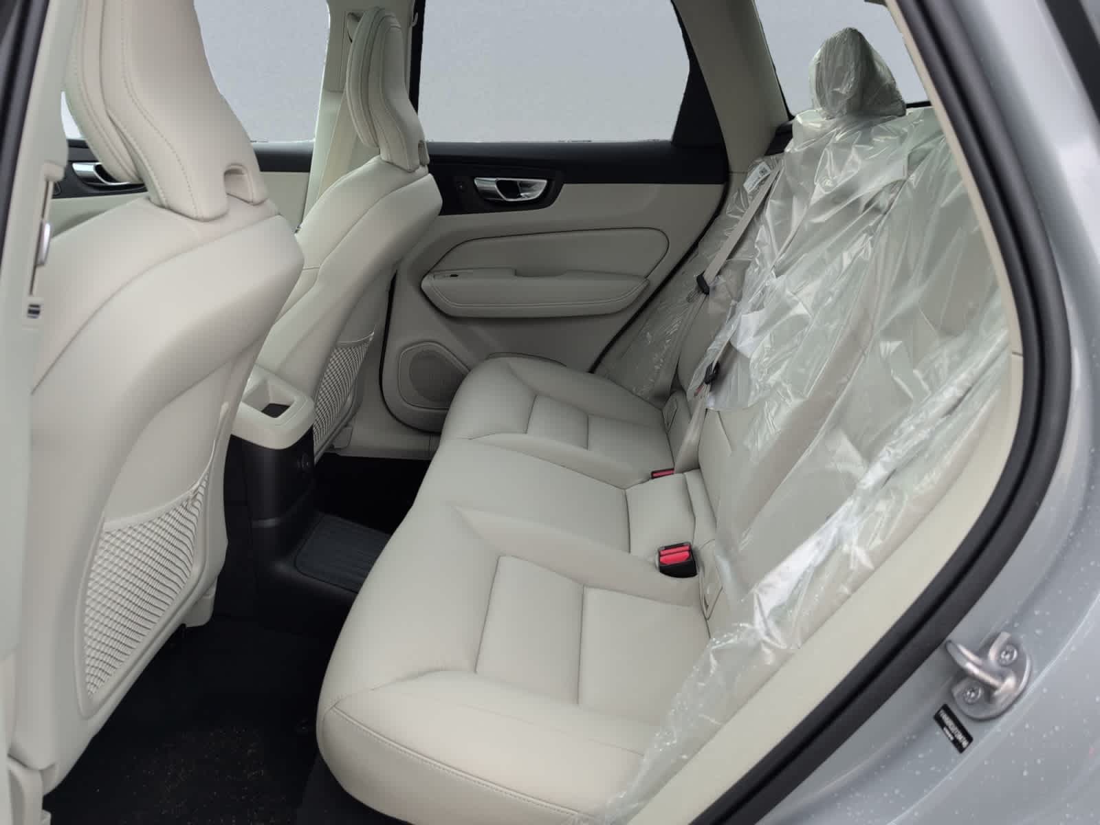 new 2025 Volvo XC60 plug-in hybrid car, priced at $67,405