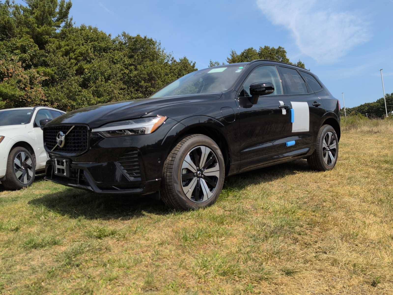 new 2025 Volvo XC60 plug-in hybrid car, priced at $65,825