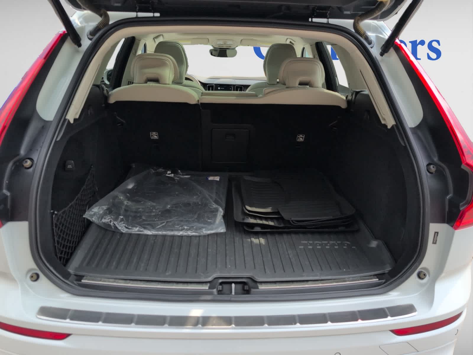 used 2022 Volvo XC60 car, priced at $41,998