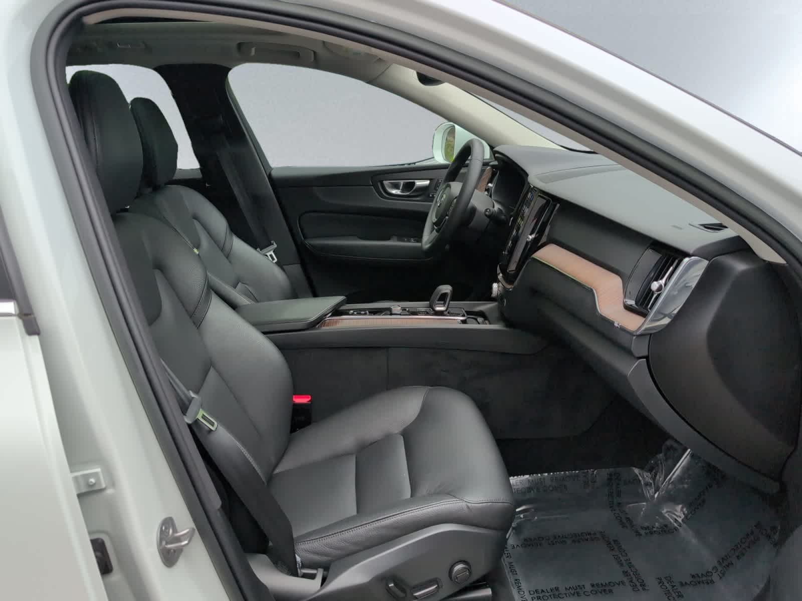 used 2022 Volvo XC60 car, priced at $34,998