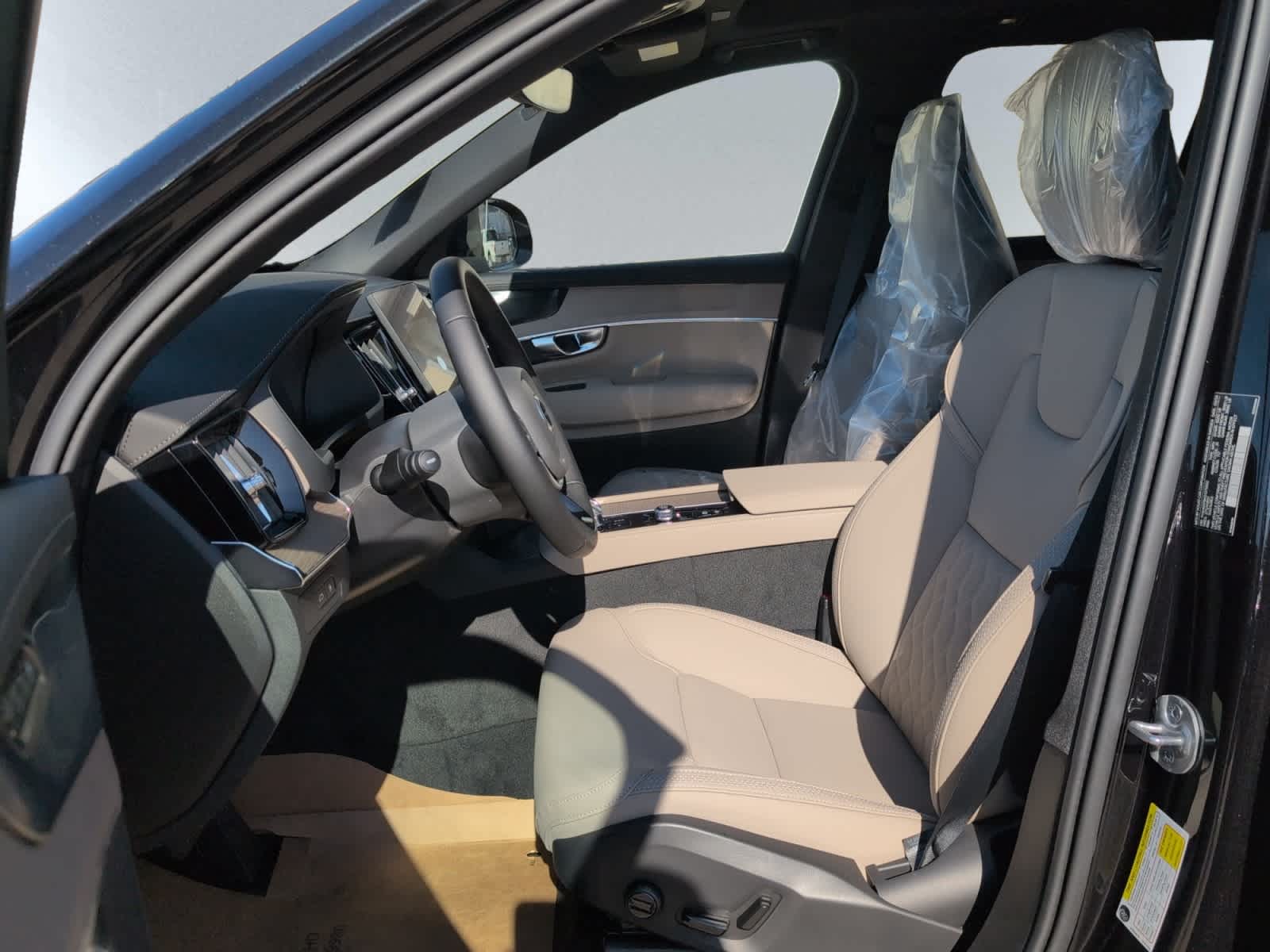 new 2025 Volvo XC90 plug-in hybrid car, priced at $77,895