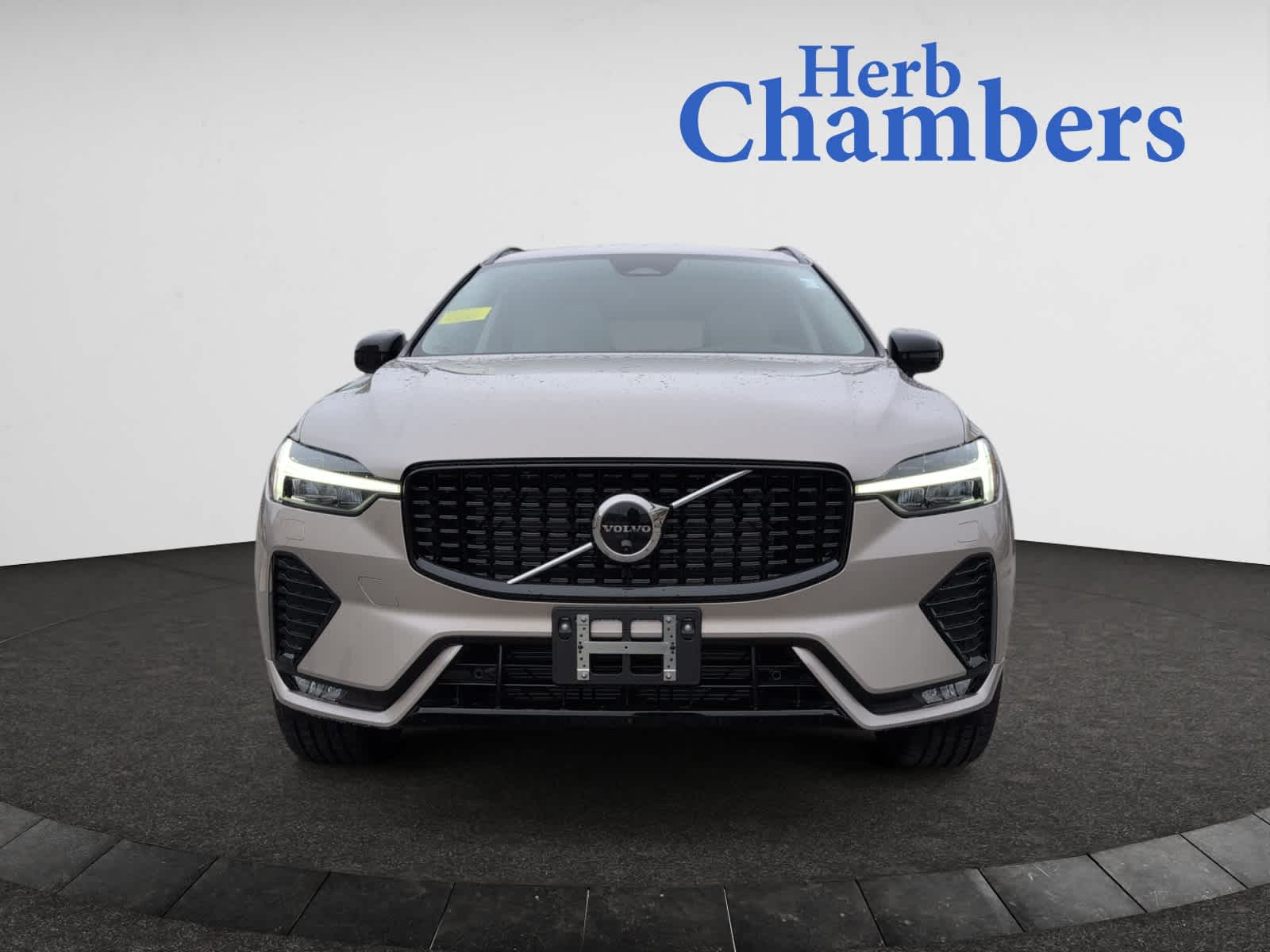 new 2025 Volvo XC60 car, priced at $55,360