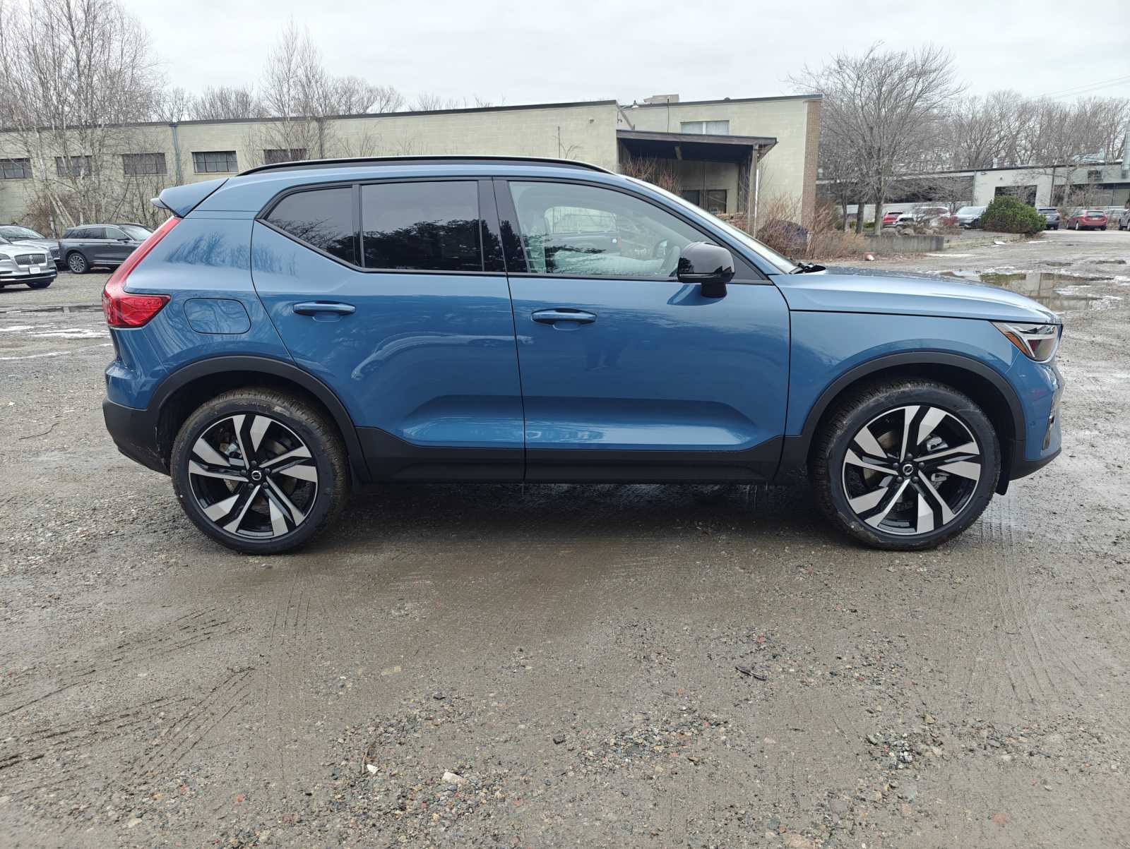 new 2024 Volvo XC40 car, priced at $50,885