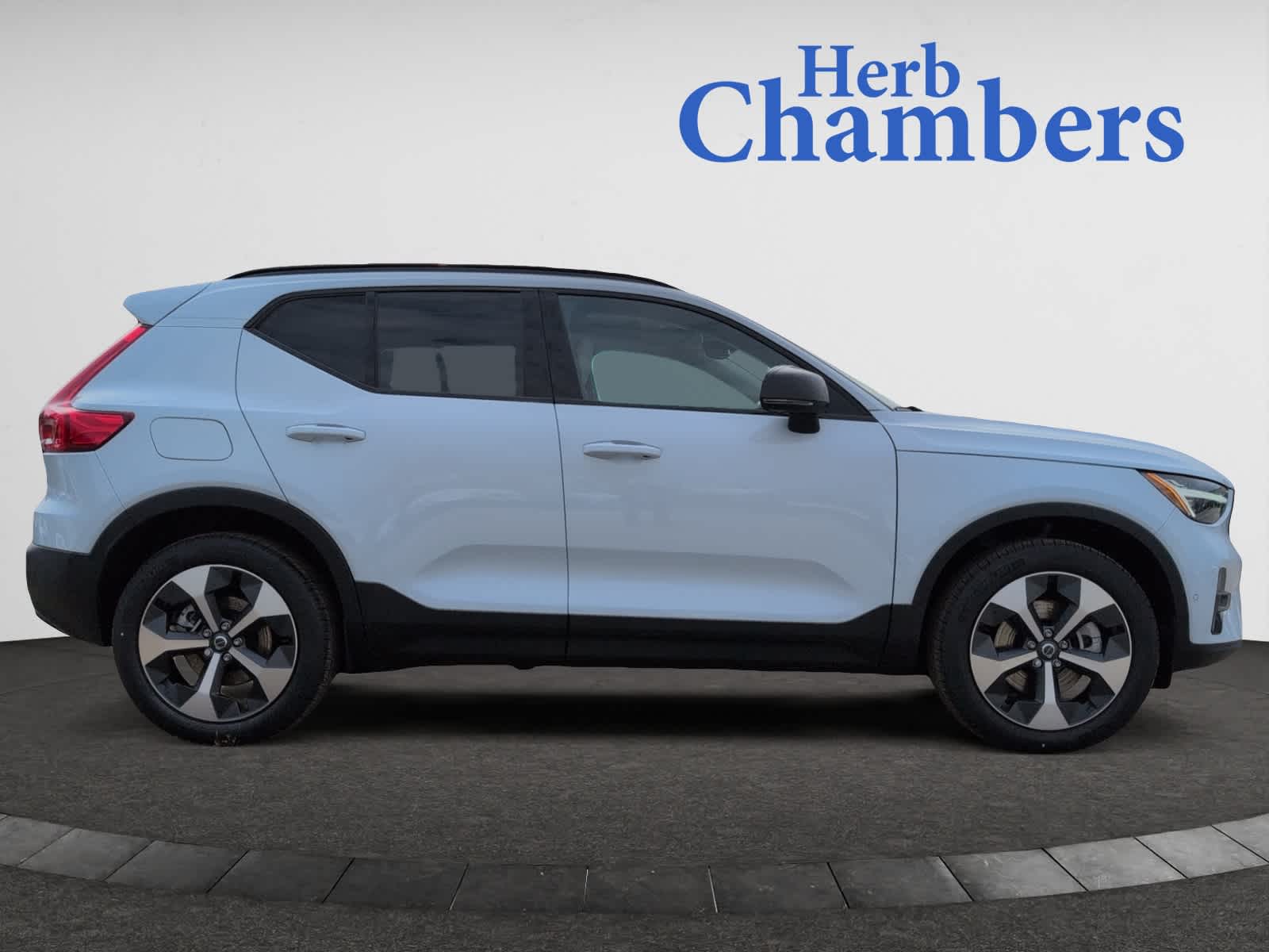 new 2025 Volvo XC40 car, priced at $48,315