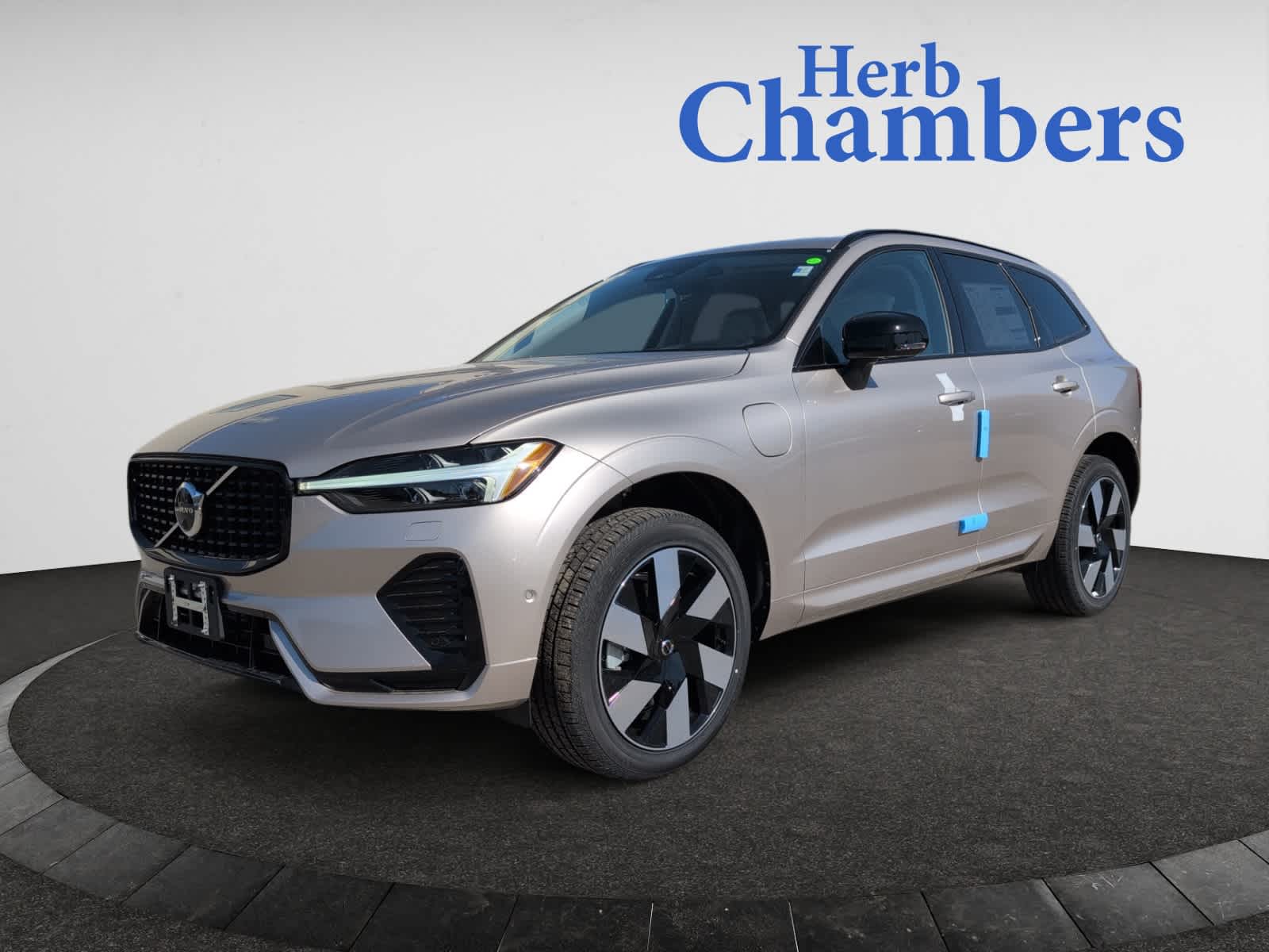 new 2025 Volvo XC60 plug-in hybrid car, priced at $66,260