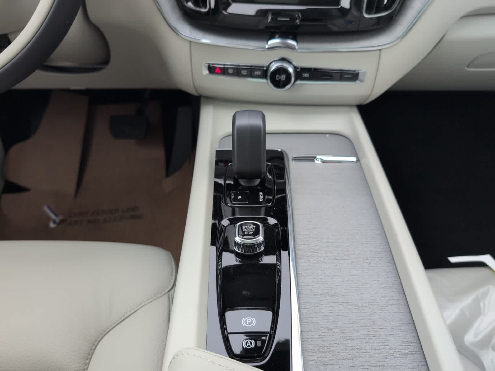 new 2025 Volvo XC60 plug-in hybrid car, priced at $66,260