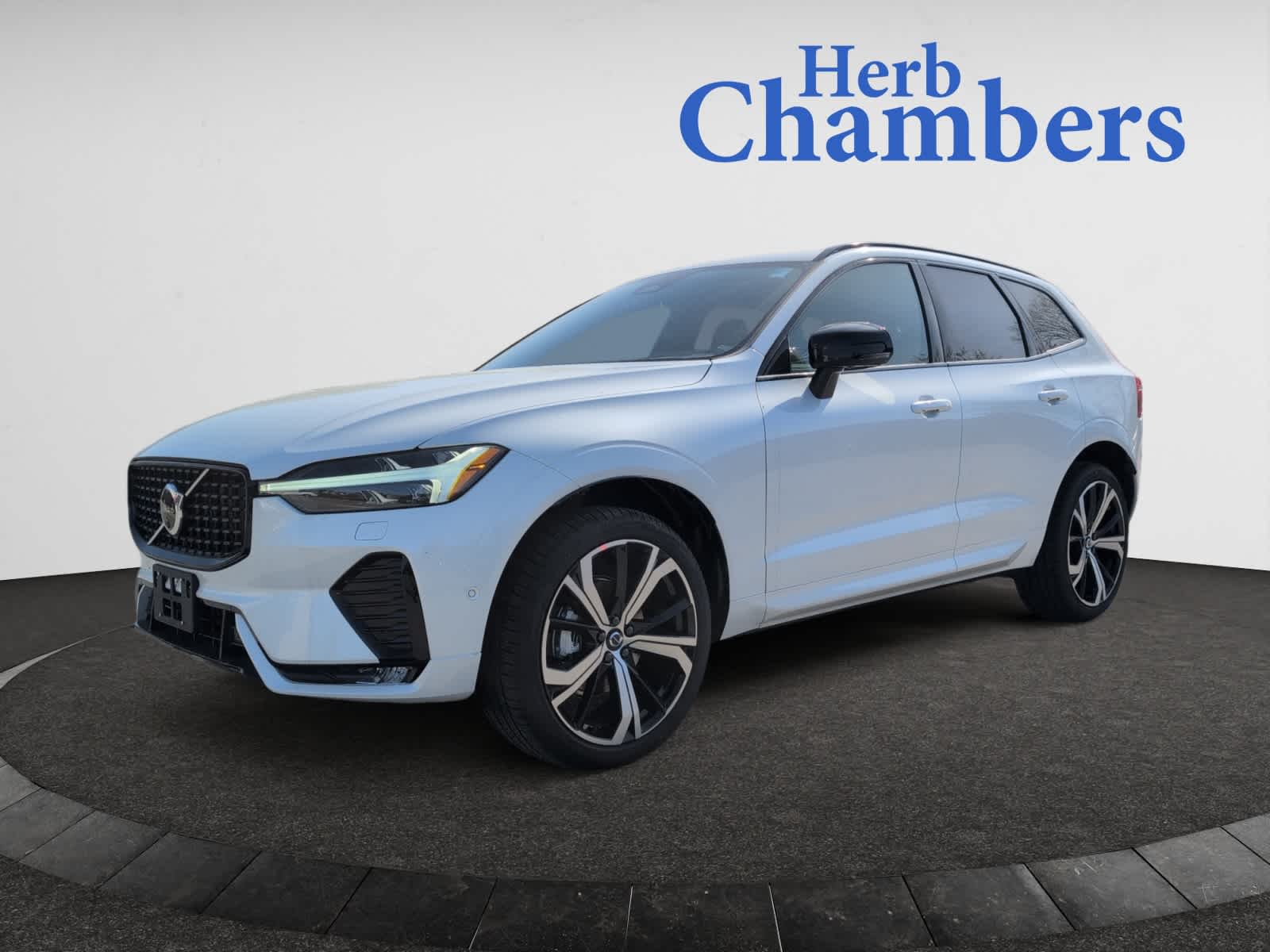 new 2025 Volvo XC60 car, priced at $60,660