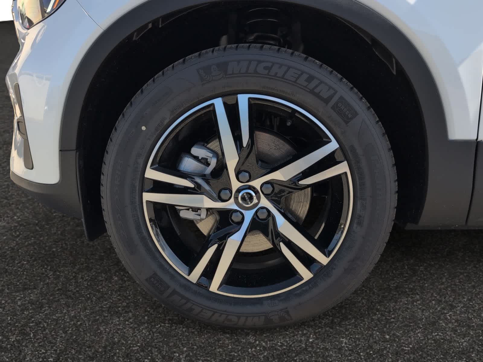 new 2025 Volvo XC40 car, priced at $42,365
