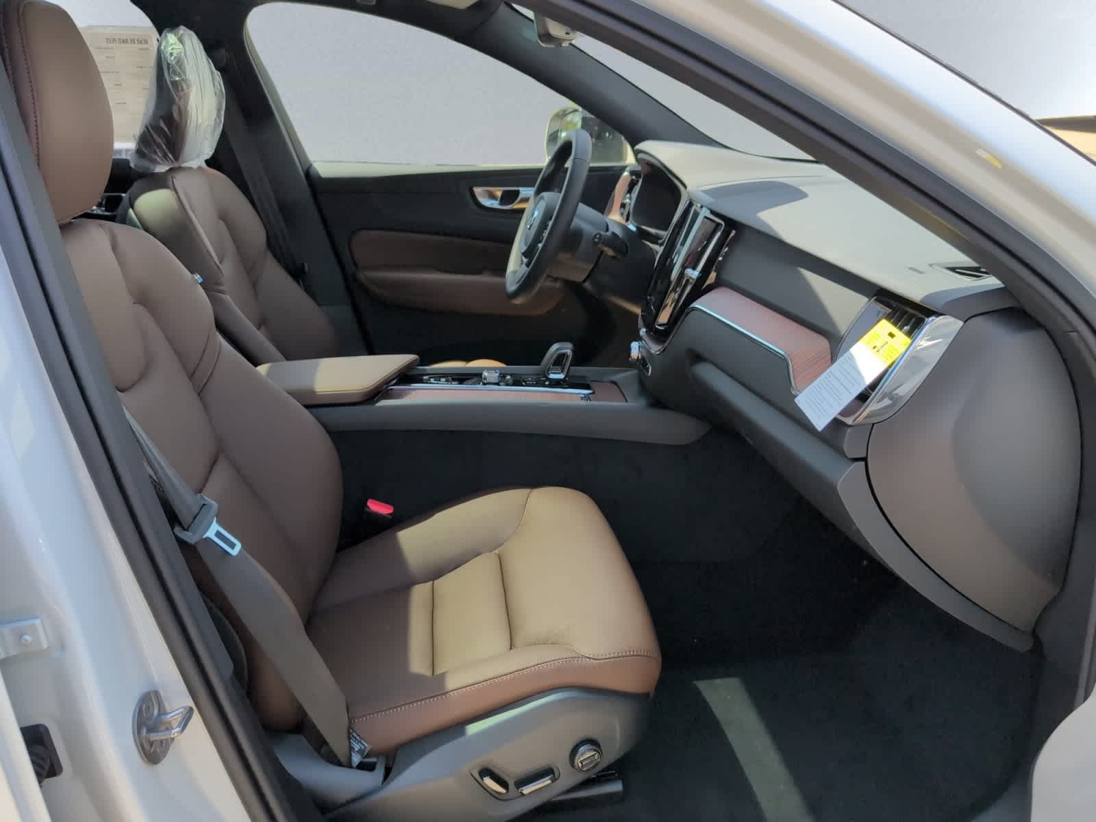 new 2025 Volvo XC60 car, priced at $54,545