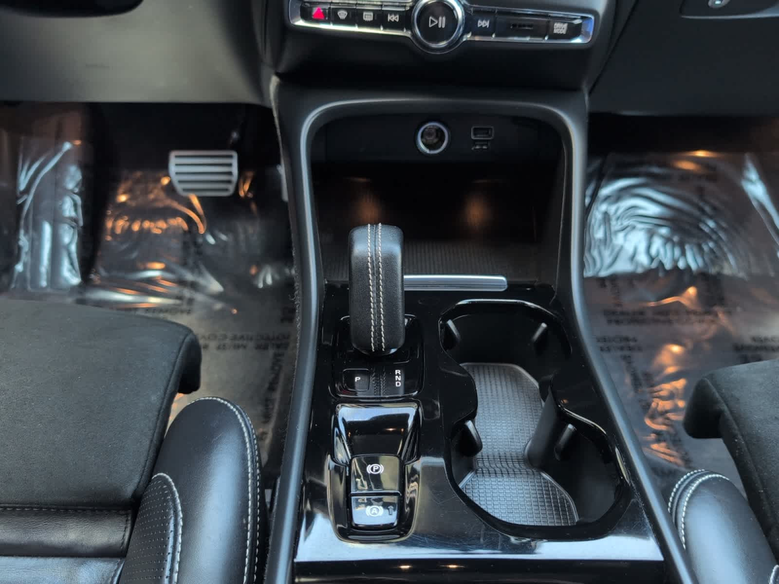 used 2021 Volvo XC40 car, priced at $24,998
