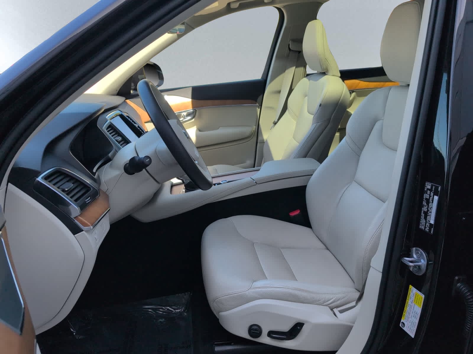 used 2022 Volvo XC90 car, priced at $42,998