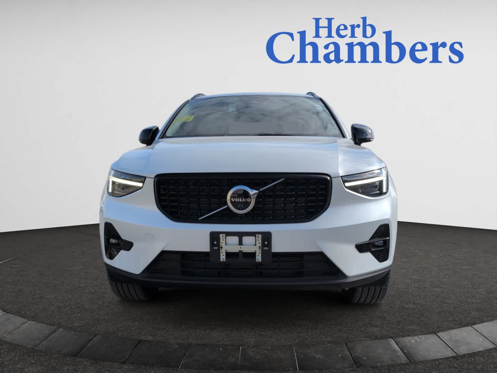 new 2025 Volvo XC40 car, priced at $52,215