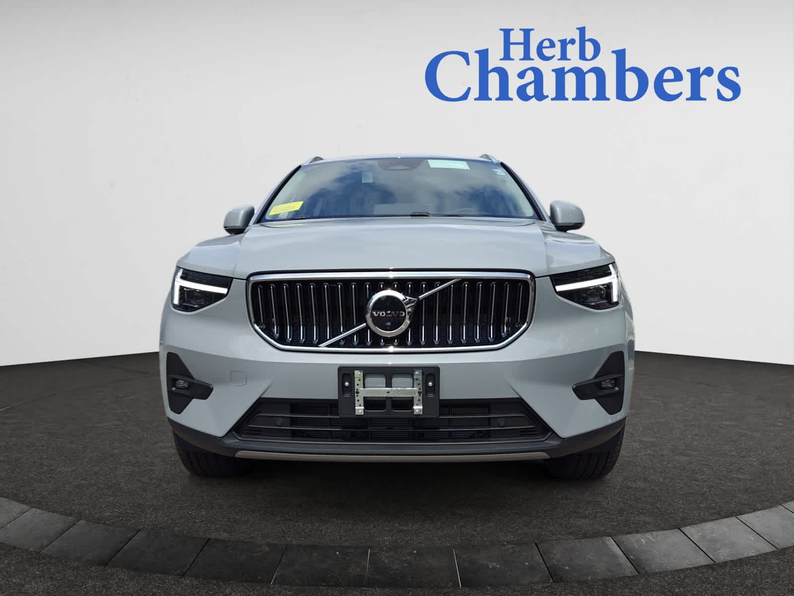 new 2025 Volvo XC40 car, priced at $51,040