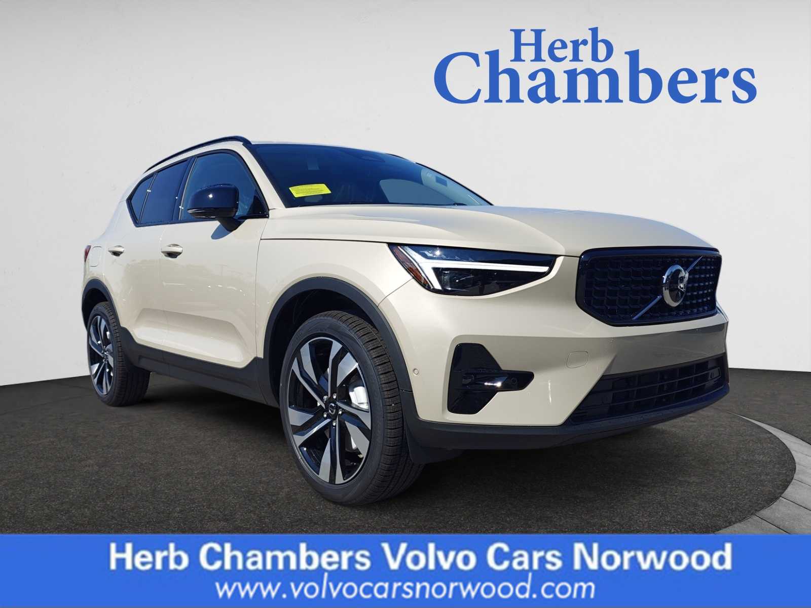 new 2025 Volvo XC40 car, priced at $52,215