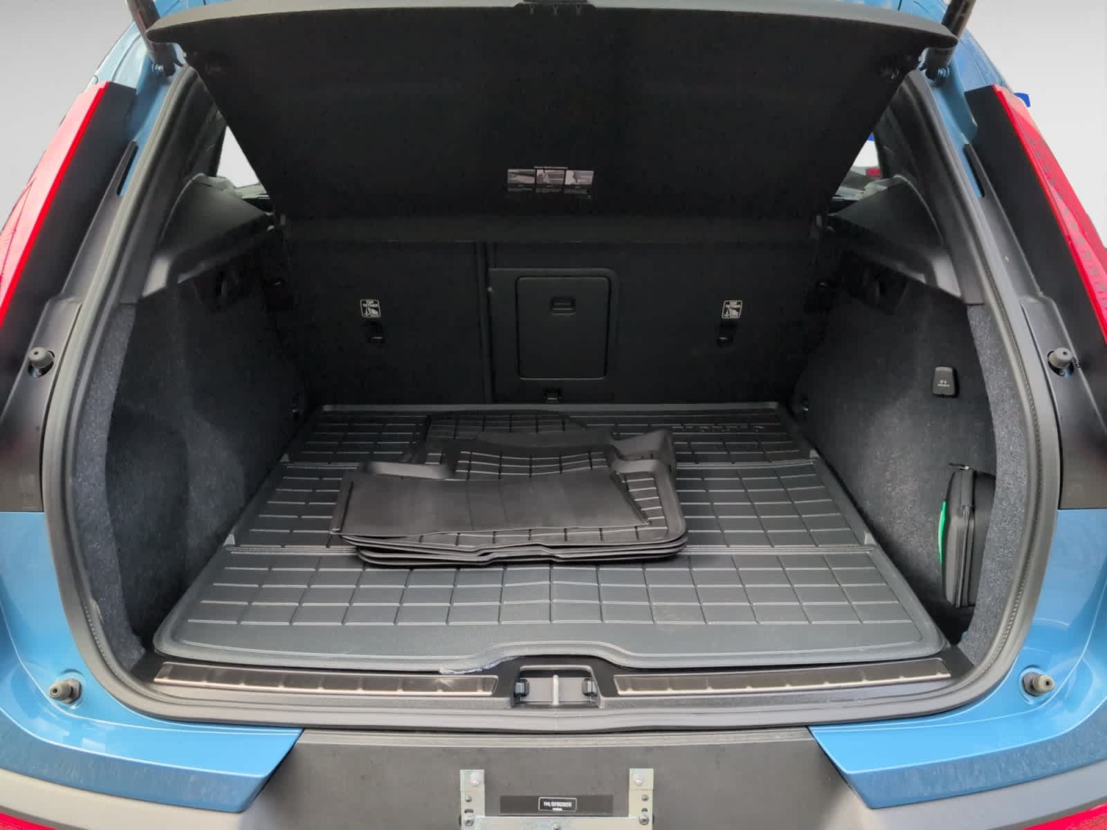 used 2024 Volvo XC40 B5 A ULT car, priced at $44,998
