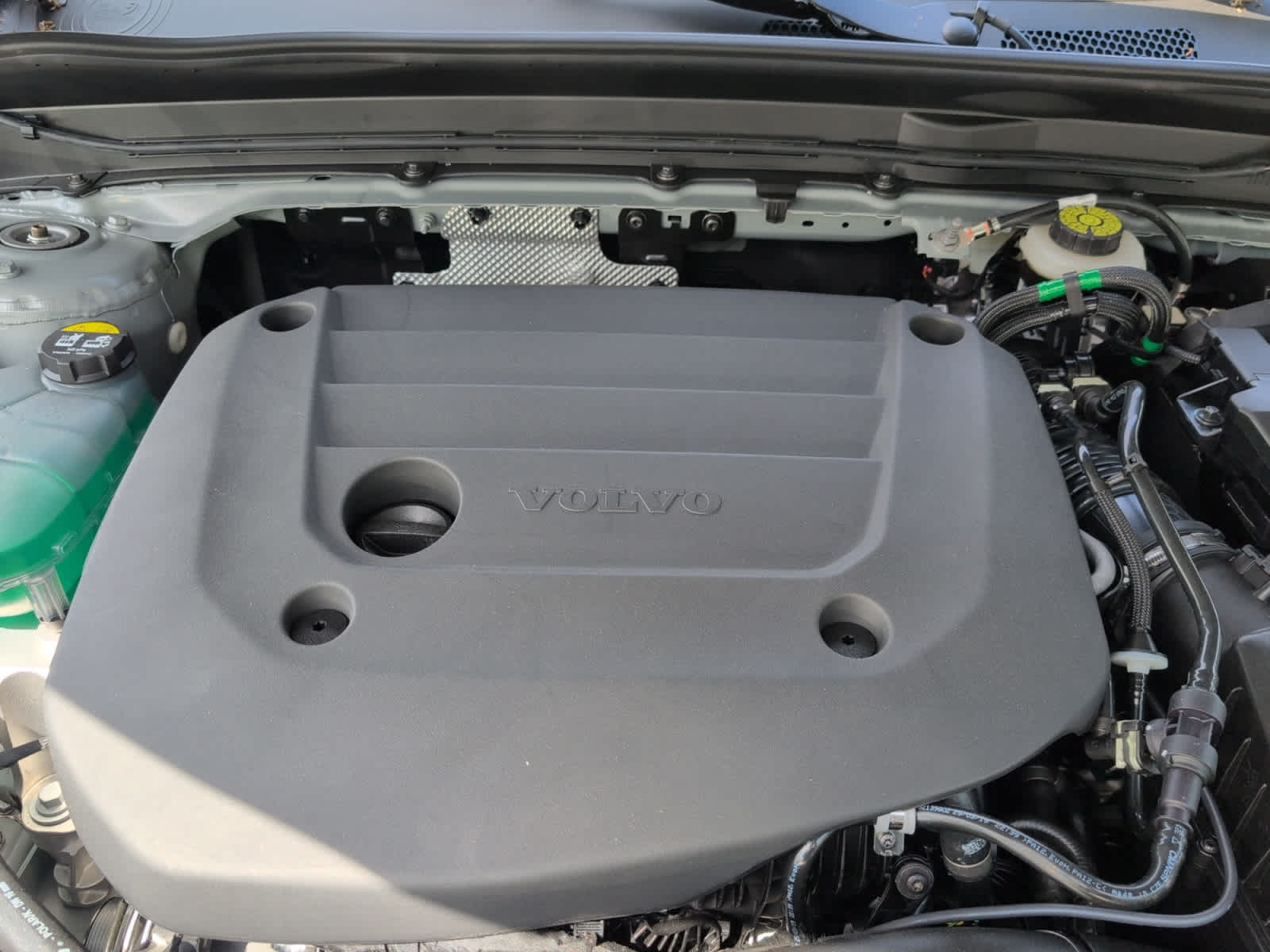 new 2025 Volvo XC40 car, priced at $49,810