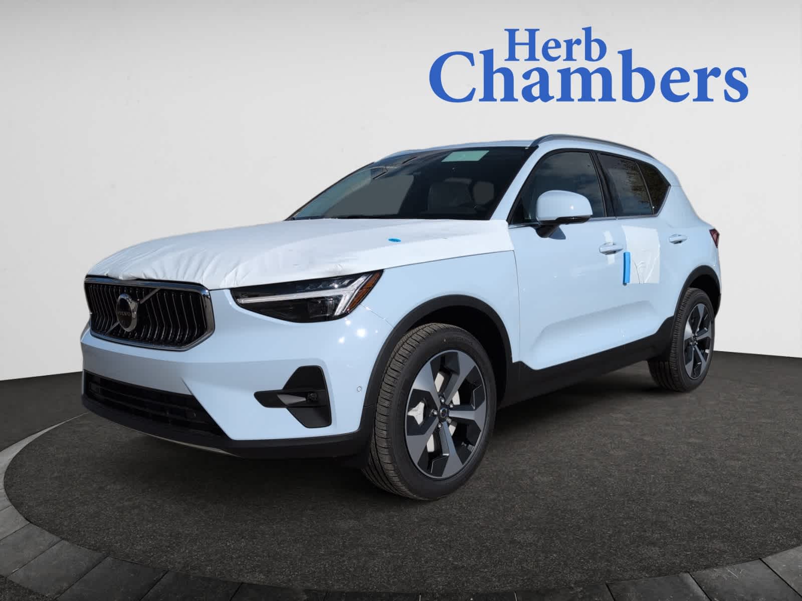 new 2025 Volvo XC40 car, priced at $48,315